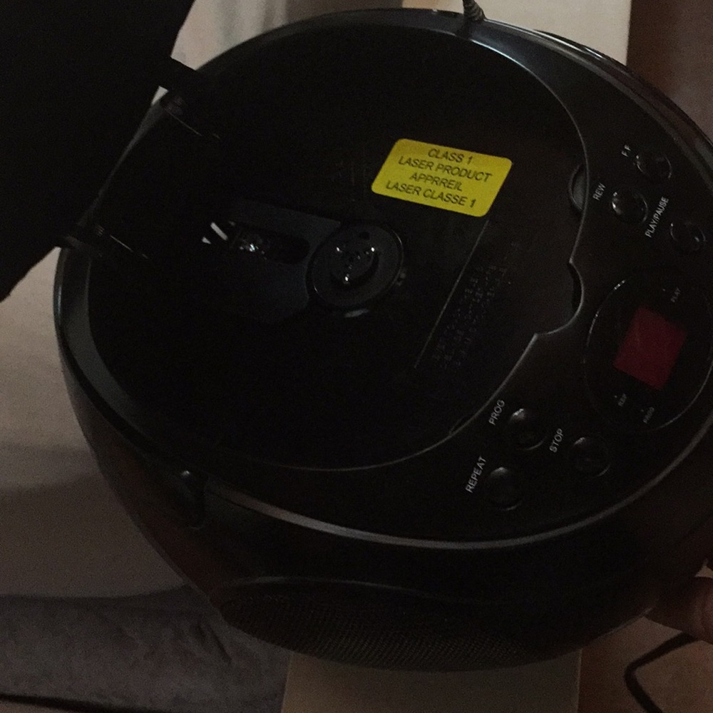 Coby Compact Disc Digital Audio Player - Picture 2 of 2